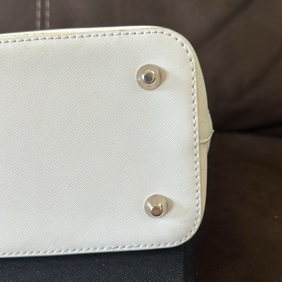 CROMIA Leather Chain Shoulder Bag white color - Picture 13 of 17